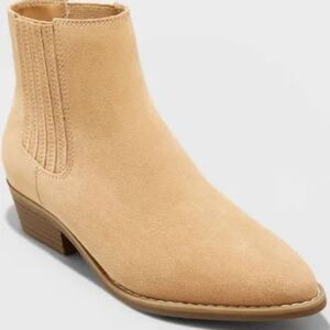 (71-1795) Universal Thread Alena Boots Size 8